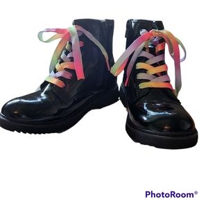 🛍 Girls lace up boots